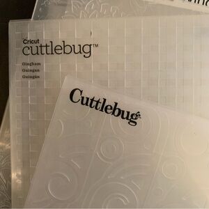CRICIT CUTTLEBUG Embossing Folder "SIMPLE FLOWERS" ONLY
